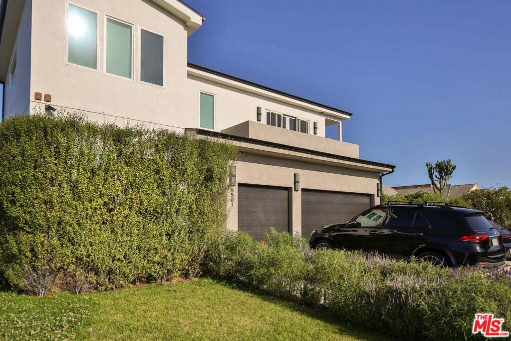 Los Angeles, California, United States 3 - 18682118