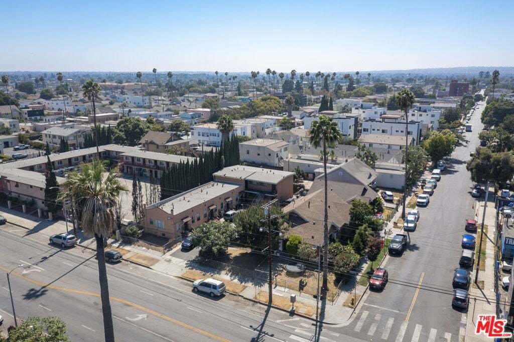 Los Angeles, California, United States 3 - 18682124