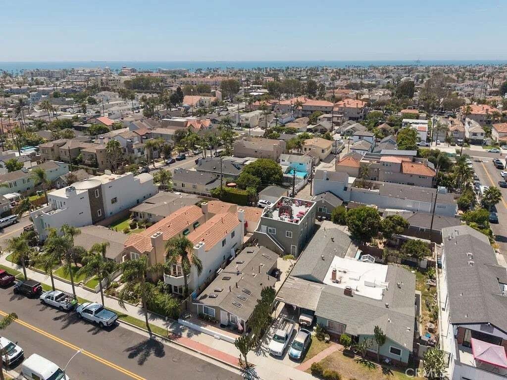 Huntington Beach, California, United States 1 - 18682838