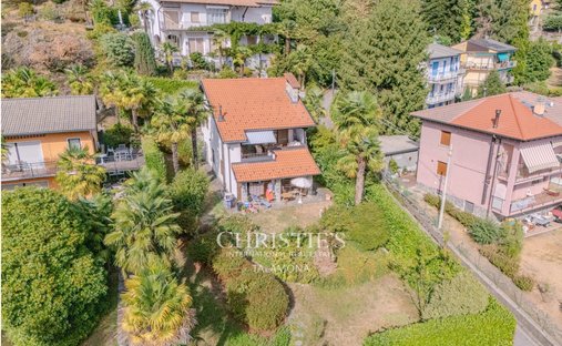 Villa in Agra, Lombardy, Italy 1