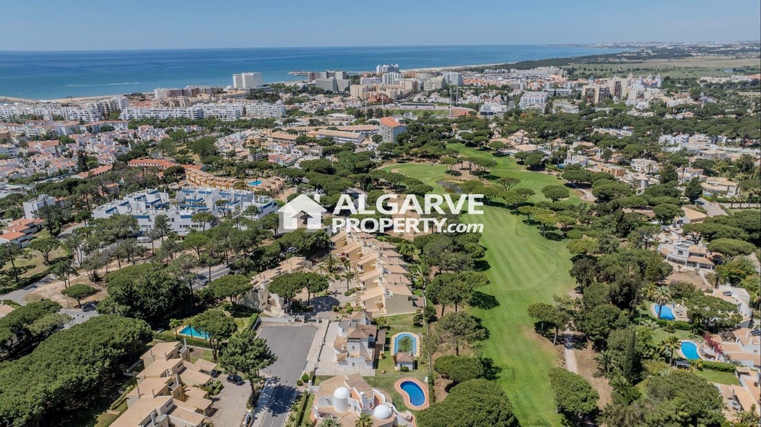 Villa in Vilamoura, Quarteira, Algarve 1 - 18683475