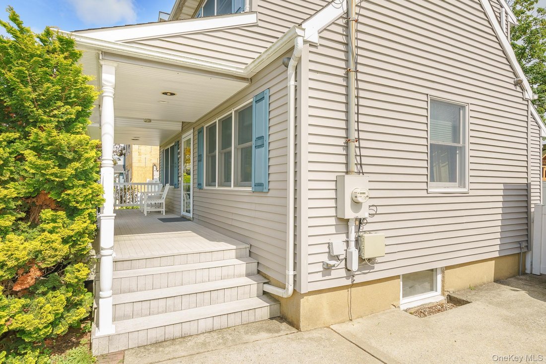 House in Bellmore, New York, United States 4 - 18684199