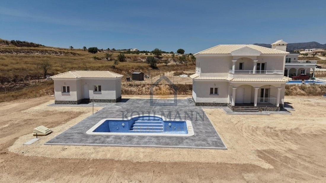 House in el Pinos / Pinoso, Valencian Community, Spain 1 - 18683726