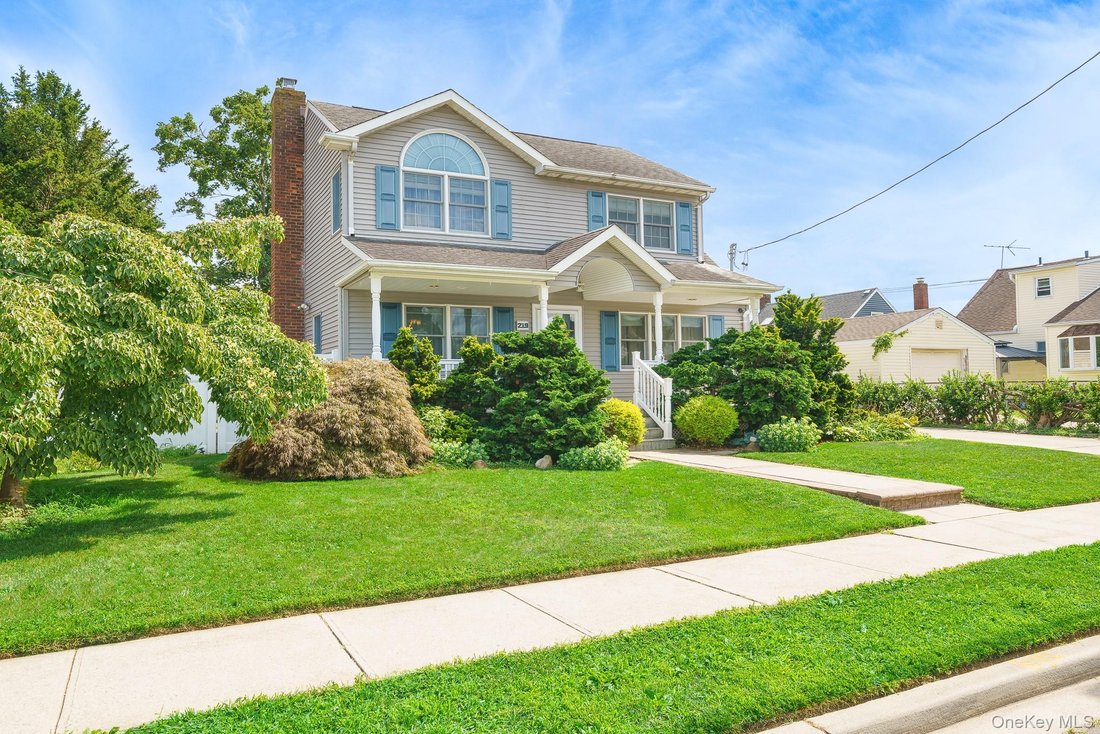 House in Bellmore, New York, United States 2 - 18684199