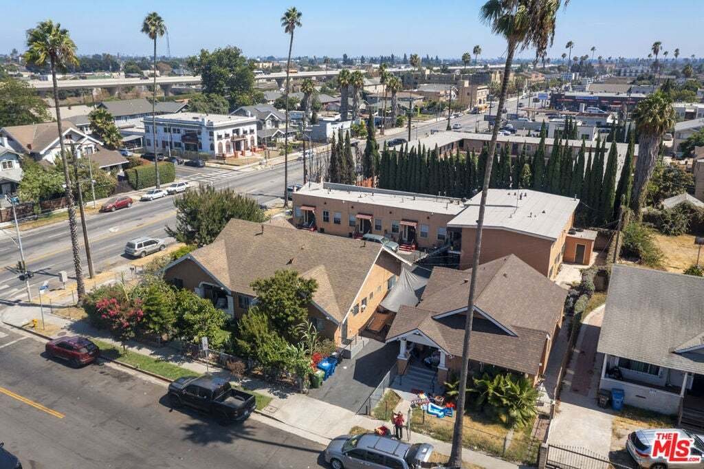 Los Angeles, California, United States 5 - 18682124