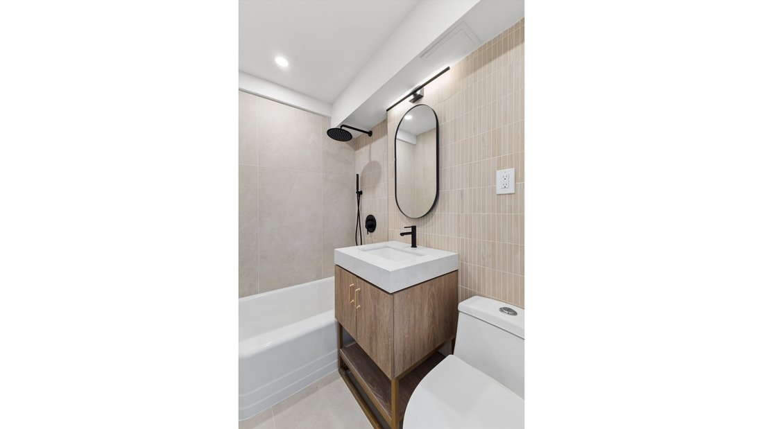 Condo in New York, New York, United States 4 - 18683216