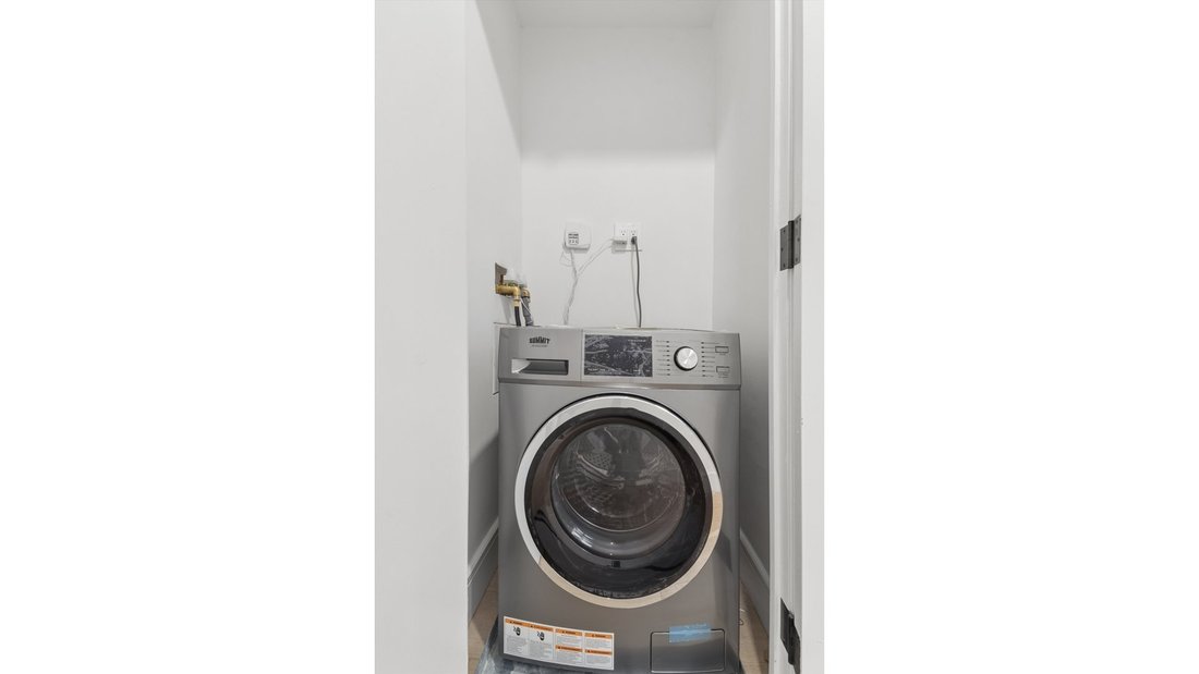 Condo in New York, New York, United States 5 - 18683216