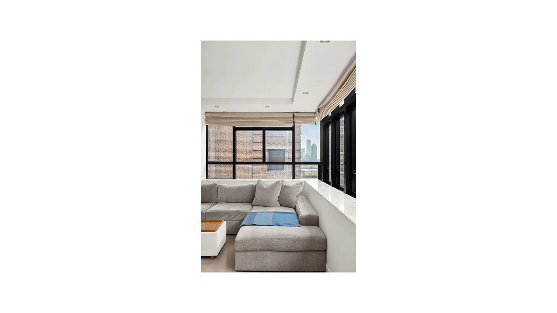 New York, New York, United States 3 - 18683249