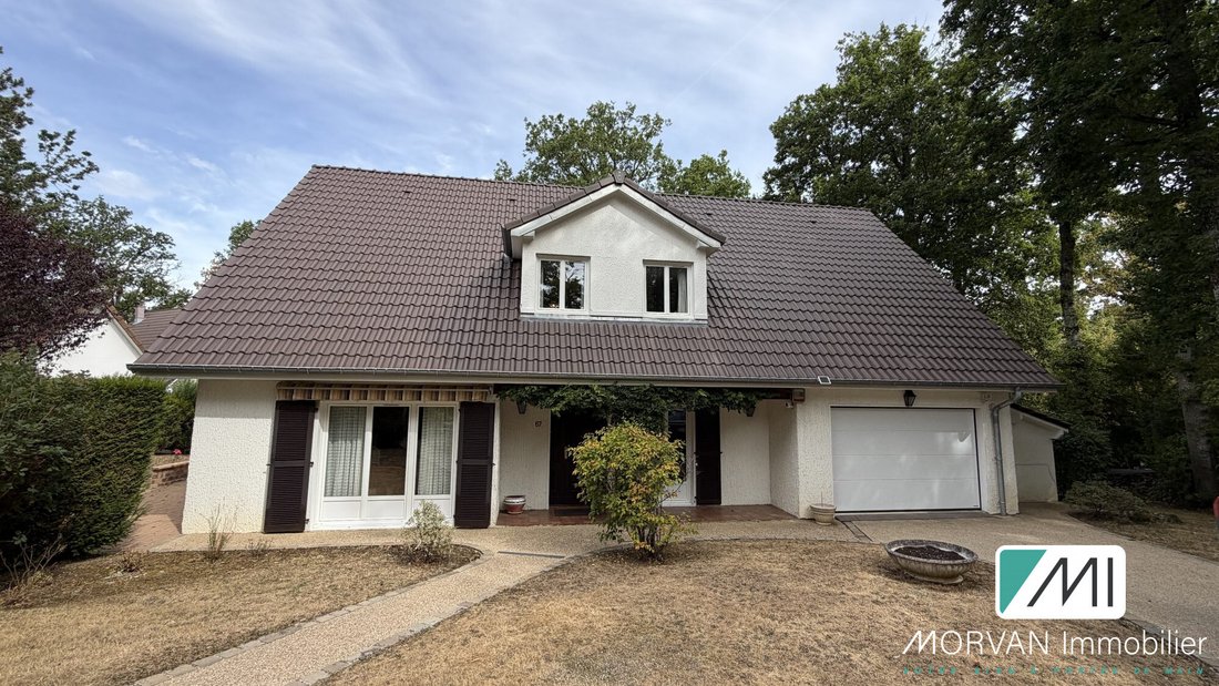 House in Les Essarts-le-Roi, Ile-de-France, France 1 - 18684366