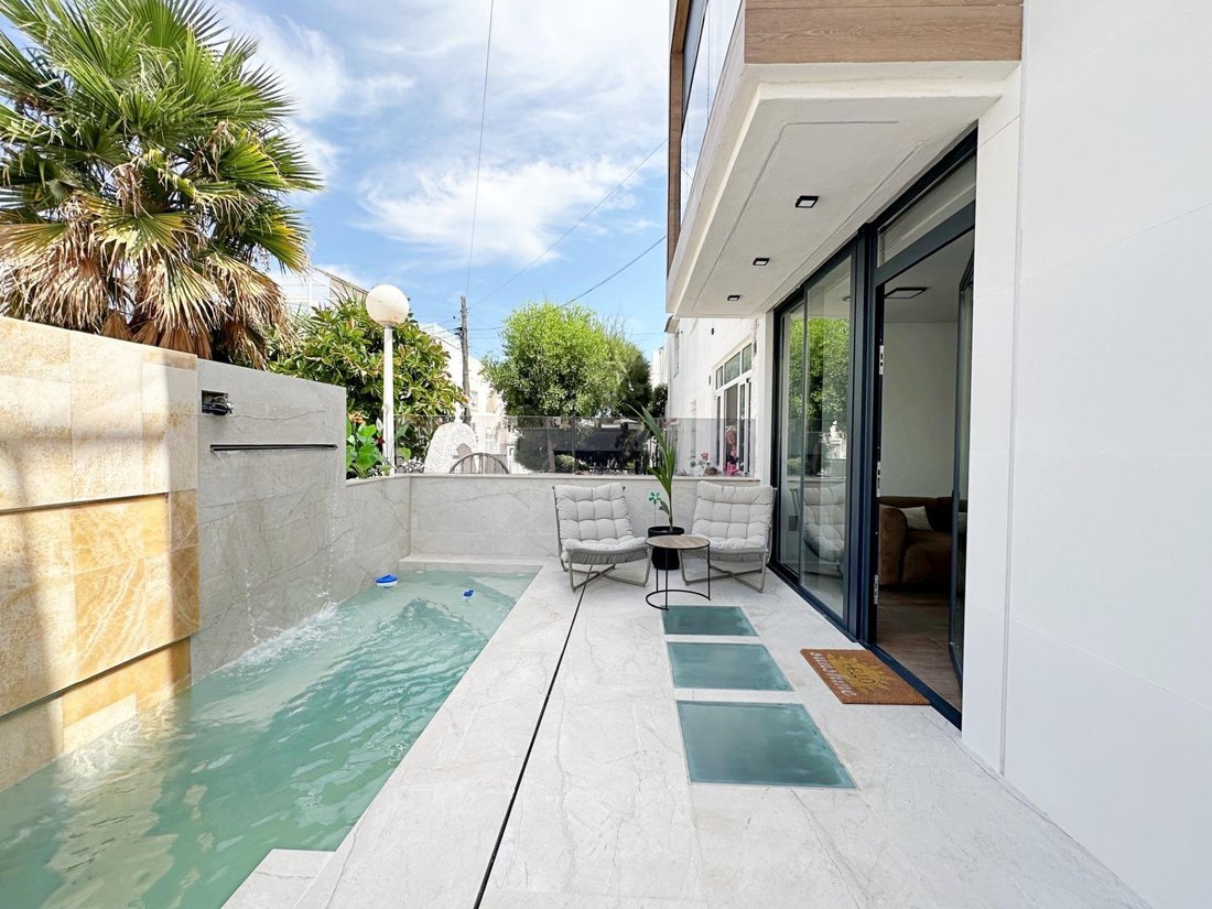 Townhouse in Torrevieja, Valencian Community, Spain 3 - 18683734