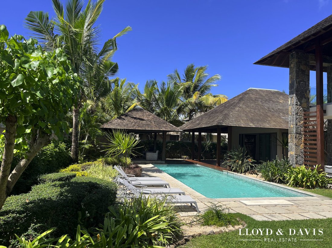 Villa in Grand Gaube, Rivière du Rempart District, Mauritius 1 - 18684410