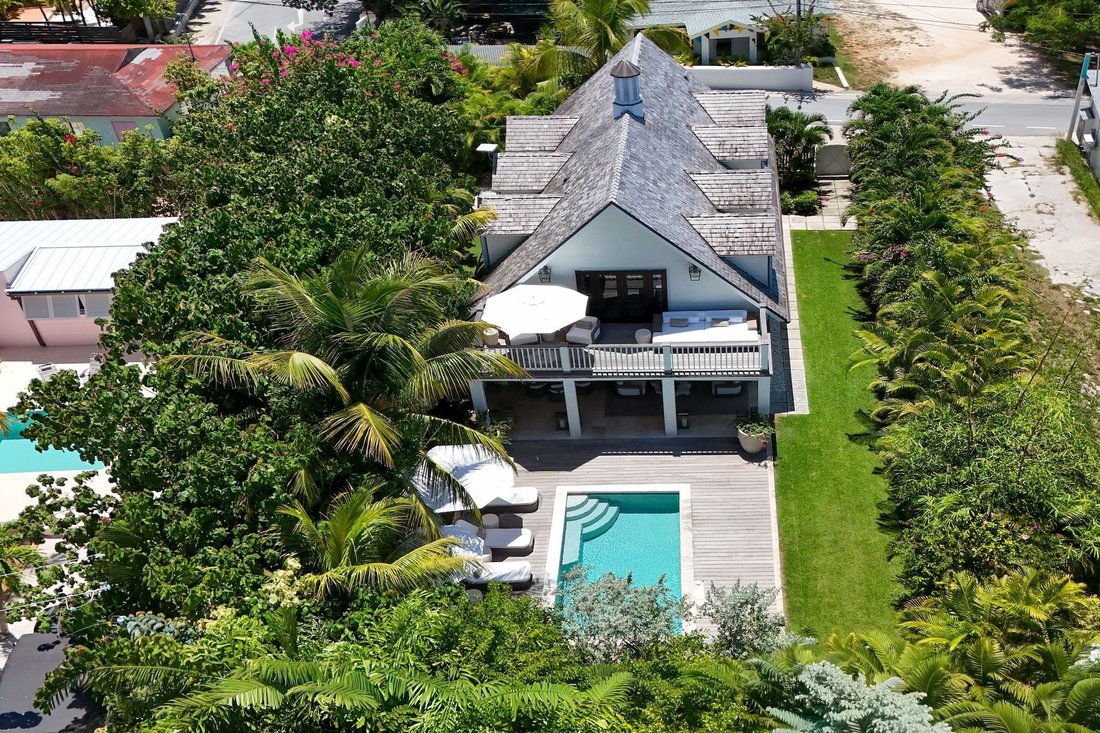 House in Governor's Harbour, The Bahamas 2 - 18681513