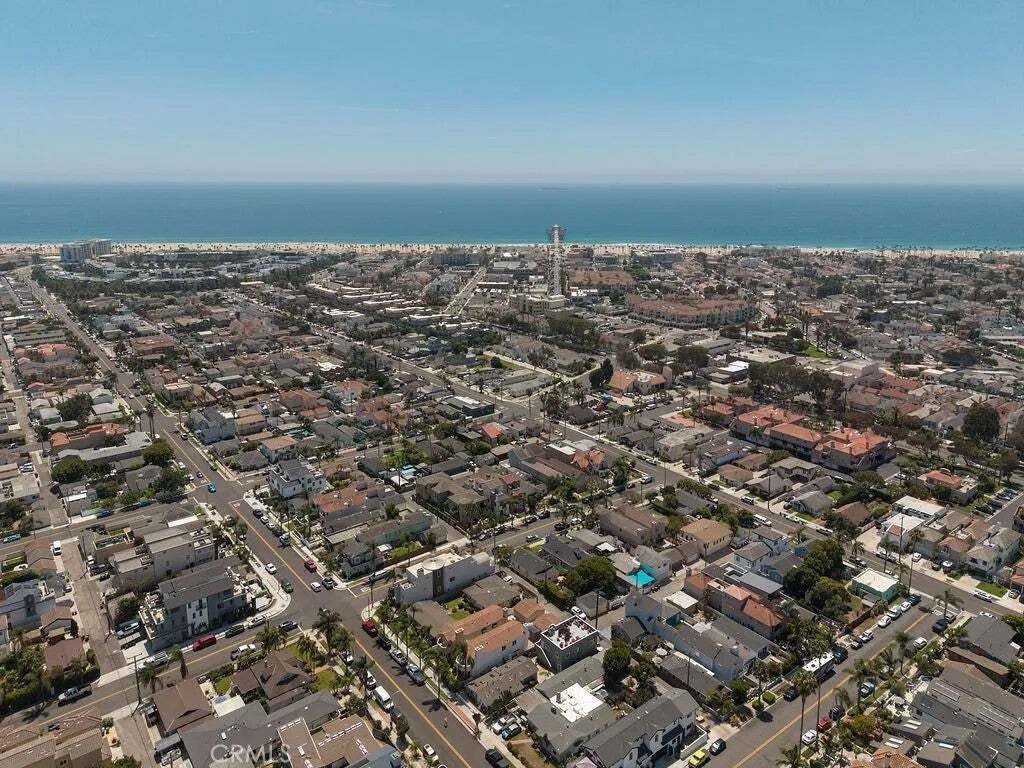 Huntington Beach, California, United States 5 - 18682838