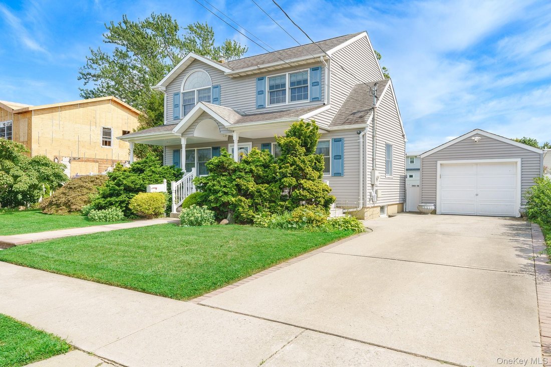 House in Bellmore, New York, United States 3 - 18684199