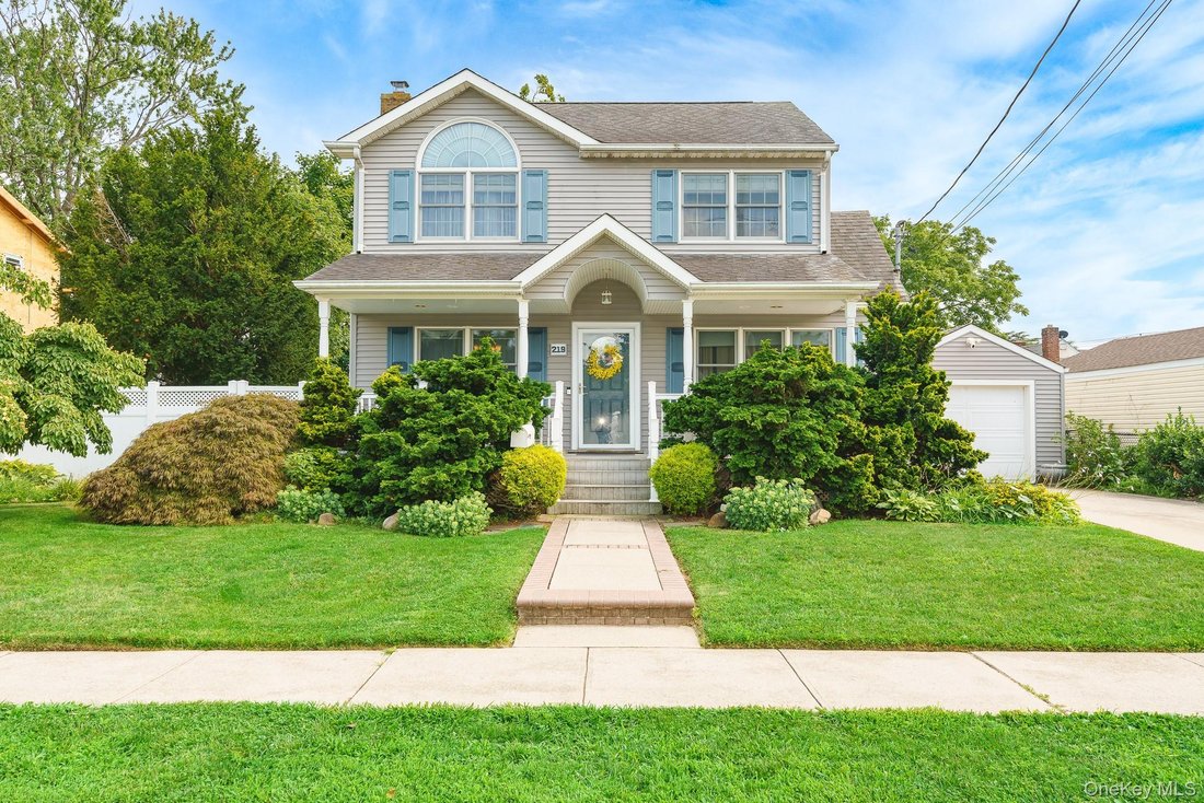 House in Bellmore, New York, United States 1 - 18684199