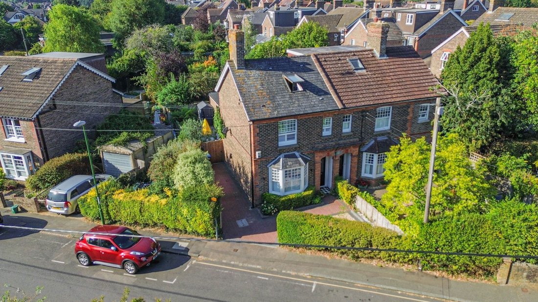 House in Haywards Heath, England 1 - 18681330