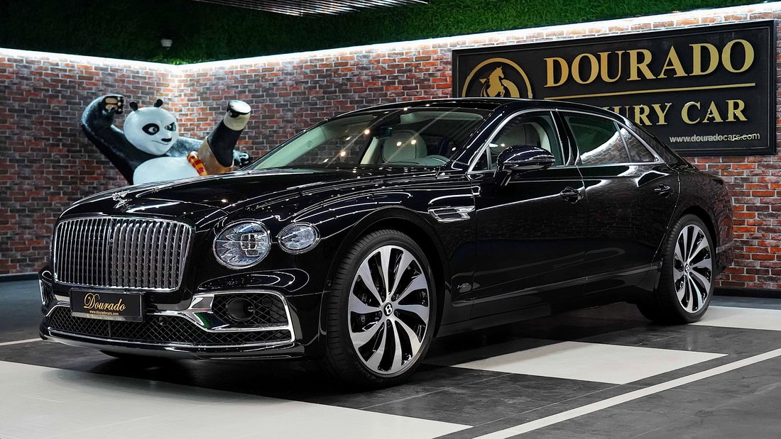 Sedan in Dubai, United Arab Emirates 5 - 18684328