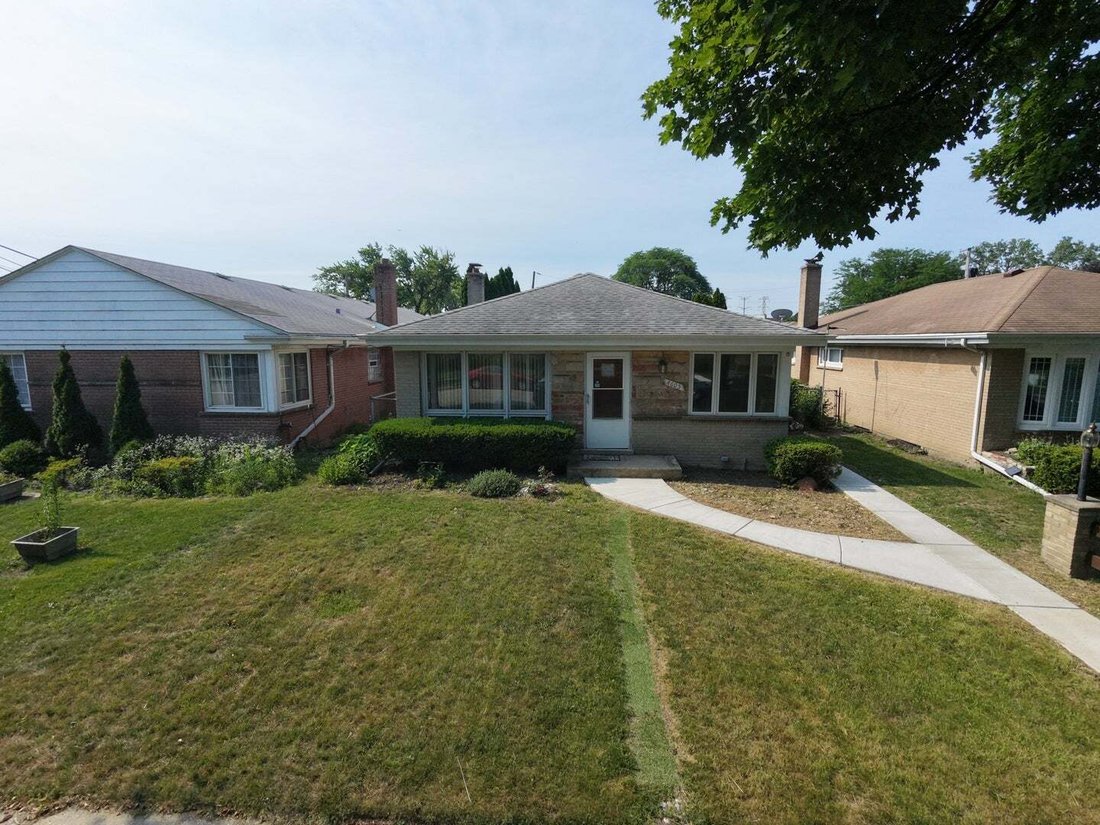 House in Skokie, Illinois, United States 3 - 18680899