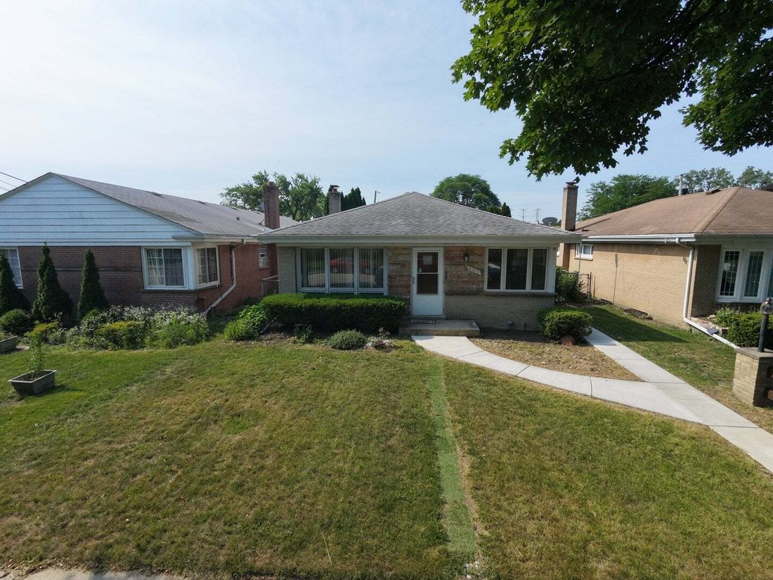 House in Skokie, Illinois, United States 2 - 18680899