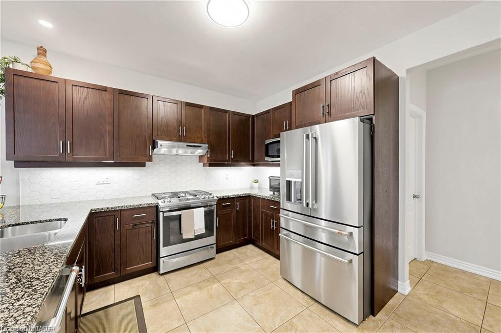House in Hamilton, Ontario, Canada 5 - 18680642