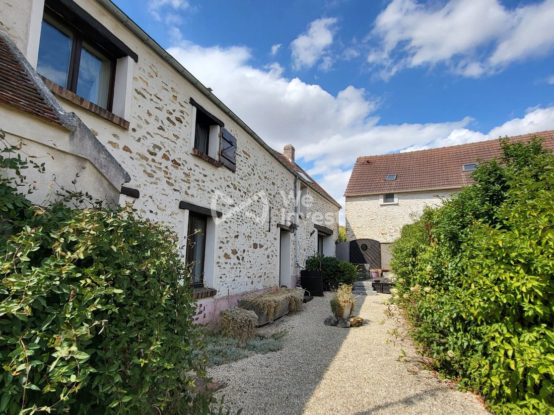 House in Choisy-en-Brie, Ile-de-France, France 1 - 18684498
