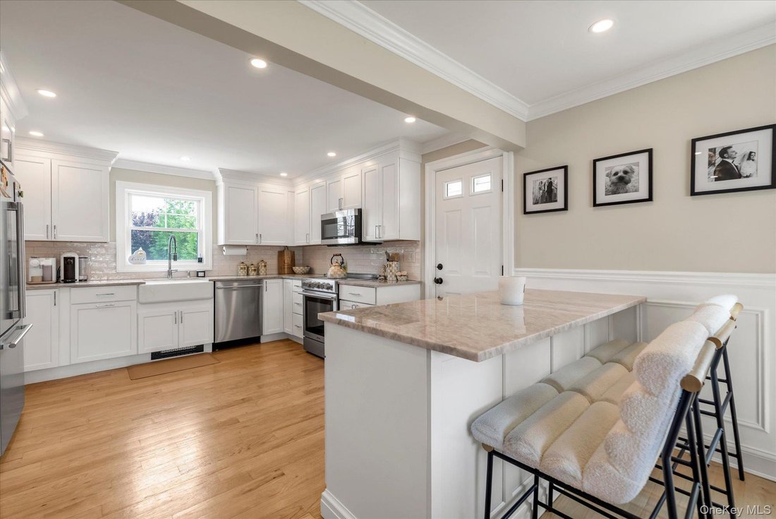 House in Bellmore, New York, United States 5 - 18683215