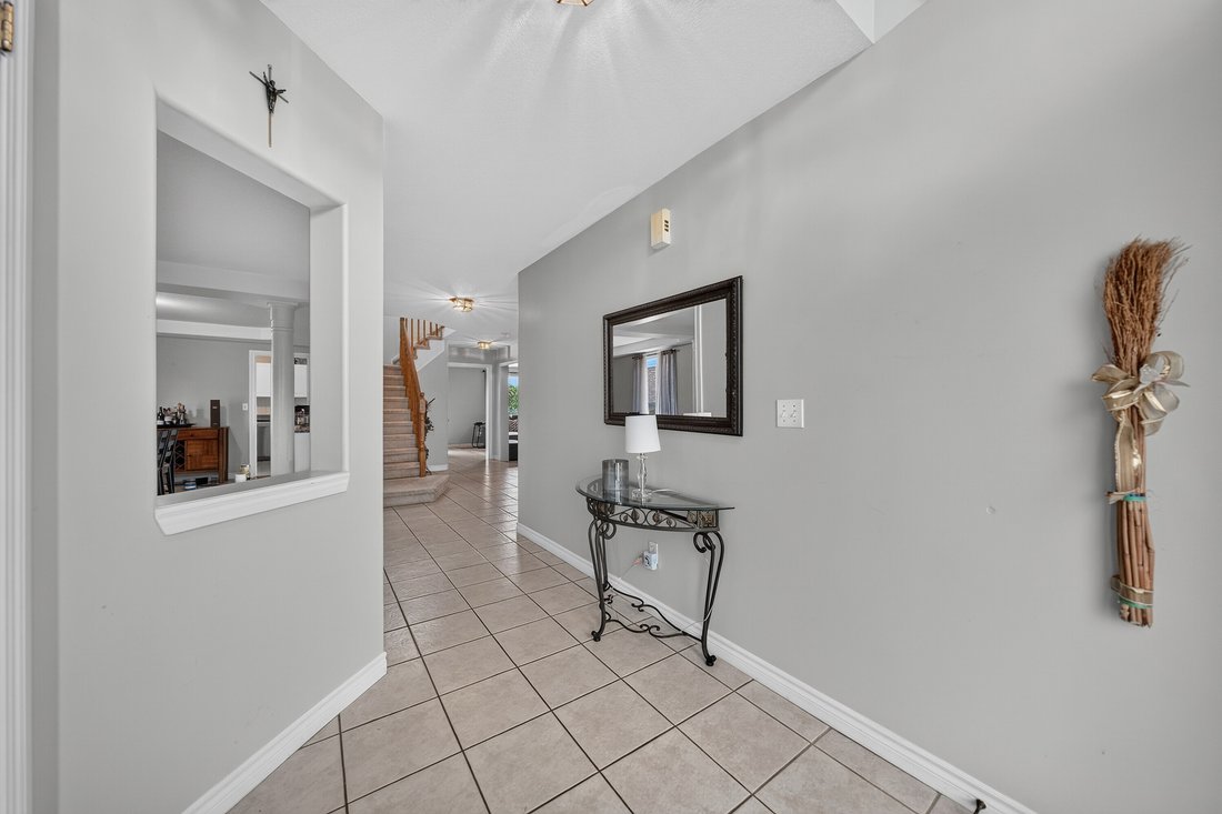 House in Cambridge, Ontario, Canada 5 - 18680079