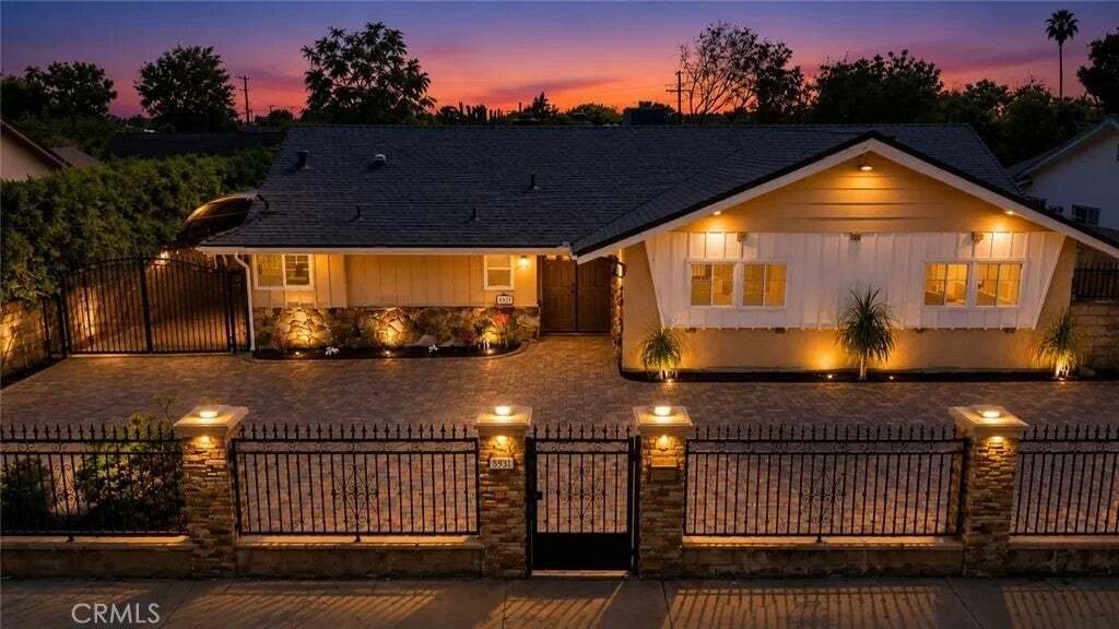 House in Los Angeles, California, United States 1 - 18682778