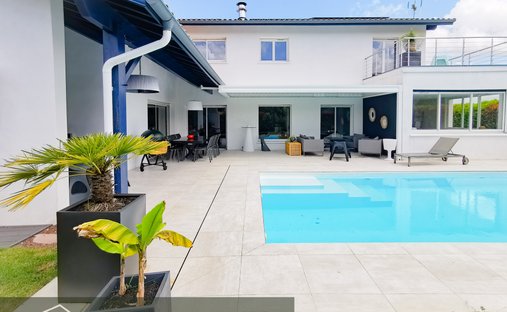 Villa in Saint-Pierre-d'Irube, Nouvelle-Aquitaine, France 1