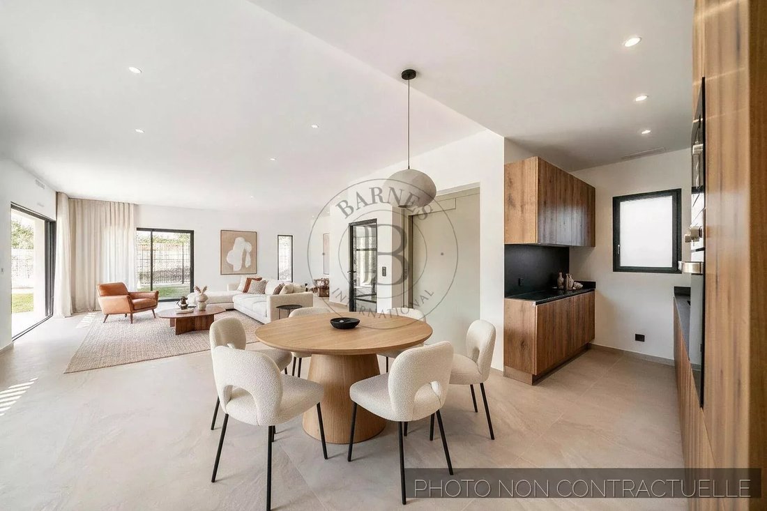 Villa in Mougins, Provence-Alpes-Côte d'Azur, France 2 - 18681392