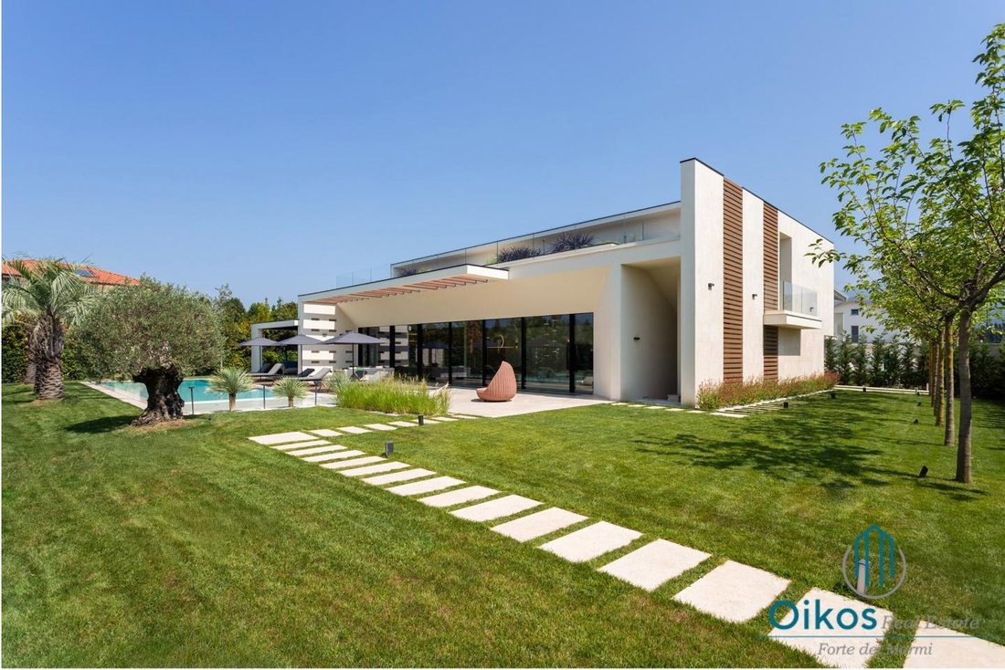 Villa in Caranna-Vaiana, Forte dei Marmi, Tuscany 1 - 18683055