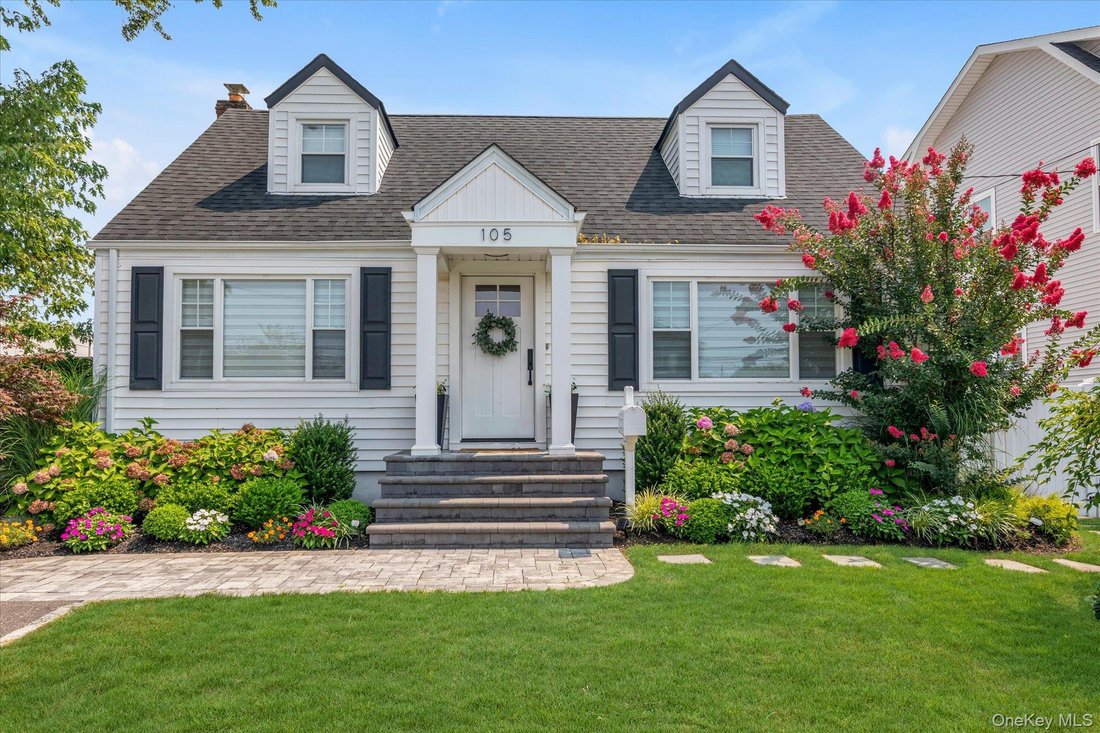 House in Bellmore, New York, United States 1 - 18683215
