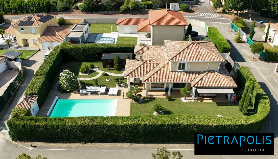 Villa in Toussieu, Auvergne-Rhône-Alpes, France 2 - 18684459