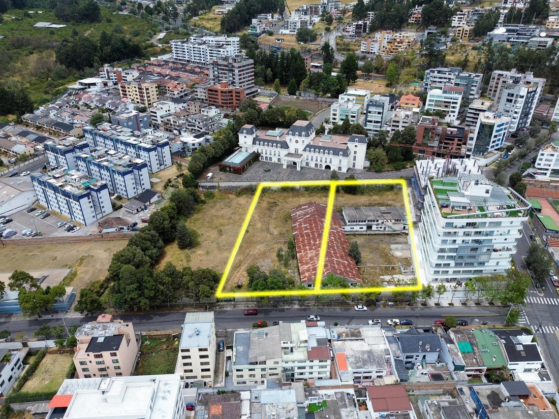 Terreno a Quito, Provincia del Pichincha, Ecuador 1 - 18474058