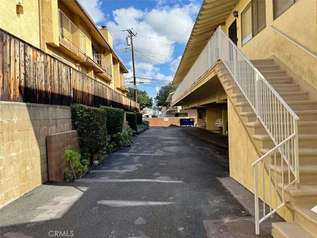 Alhambra, California, United States 2 - 18682849