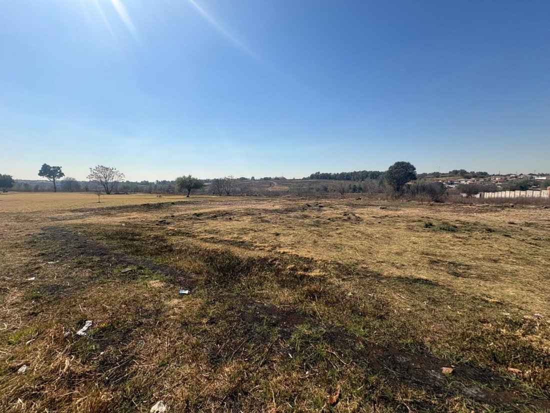 Land in Halfway House Estate, Gauteng, South Africa 2 - 18680691