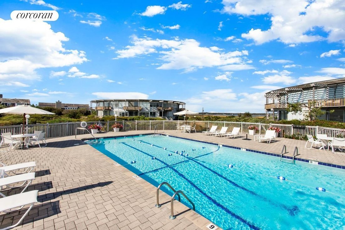 Co Op in East Quogue, New York, United States 1 - 18681447