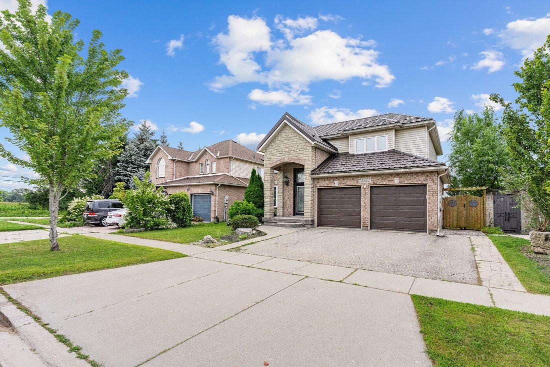 House in Cambridge, Ontario, Canada 2 - 18680079
