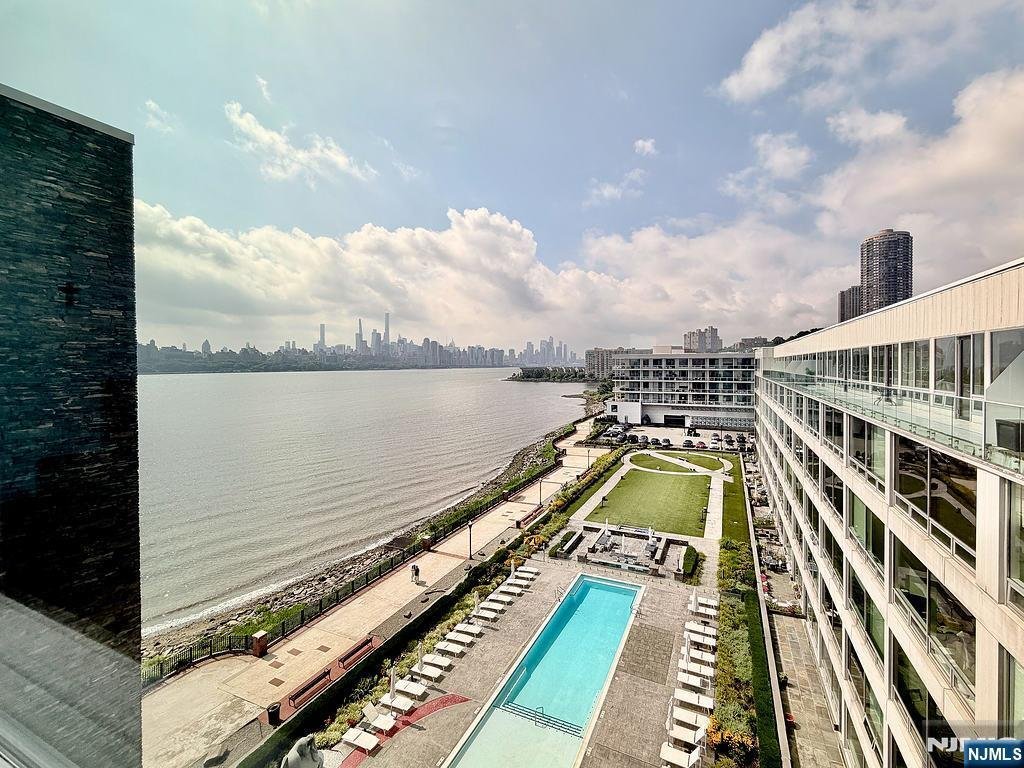 Condo in Edgewater, New Jersey, United States 1 - 18681755