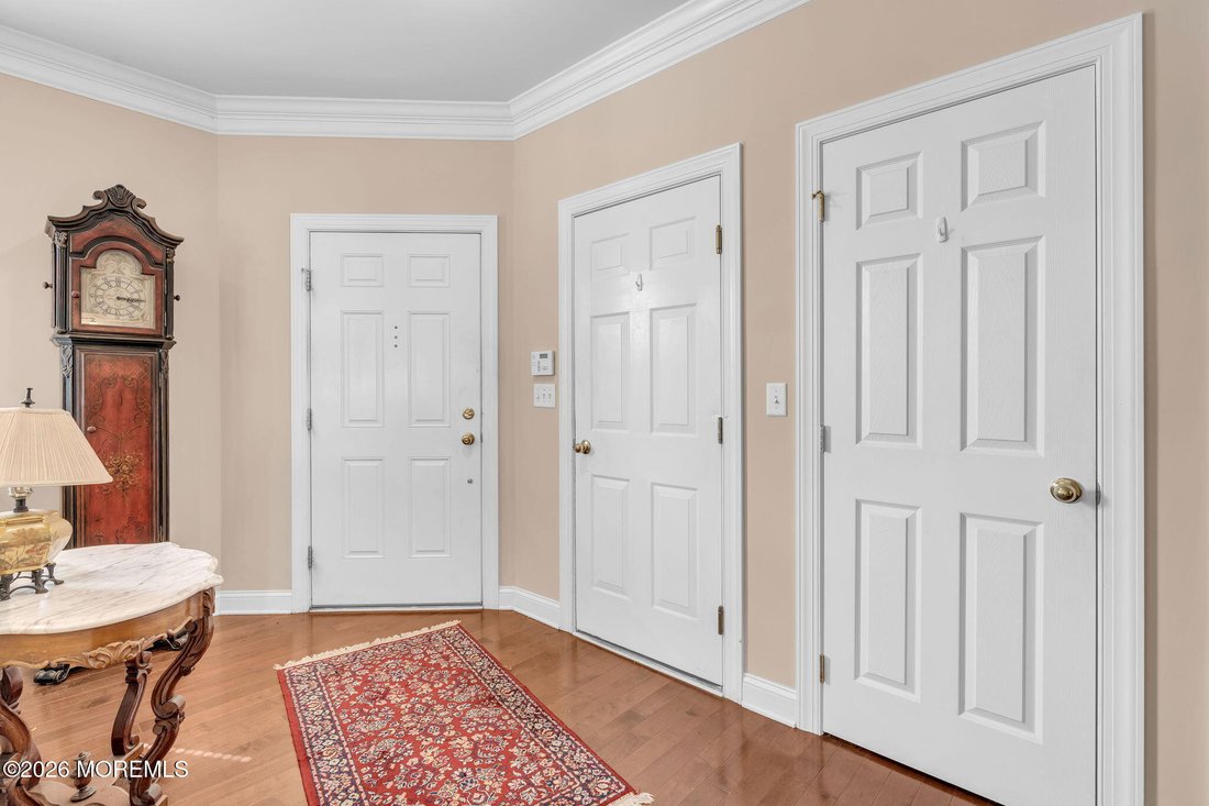 Condo in Manalapan Township, New Jersey, United States 4 - 18680171