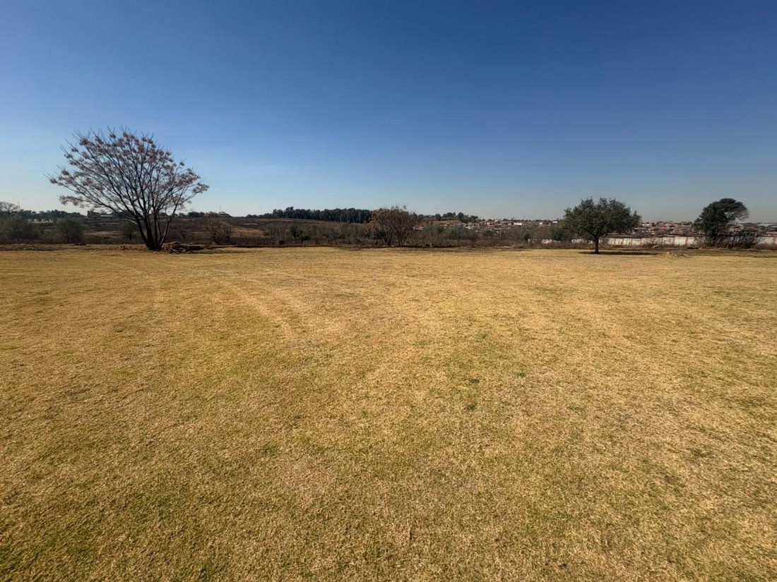 Land in Halfway House Estate, Gauteng, South Africa 3 - 18680691