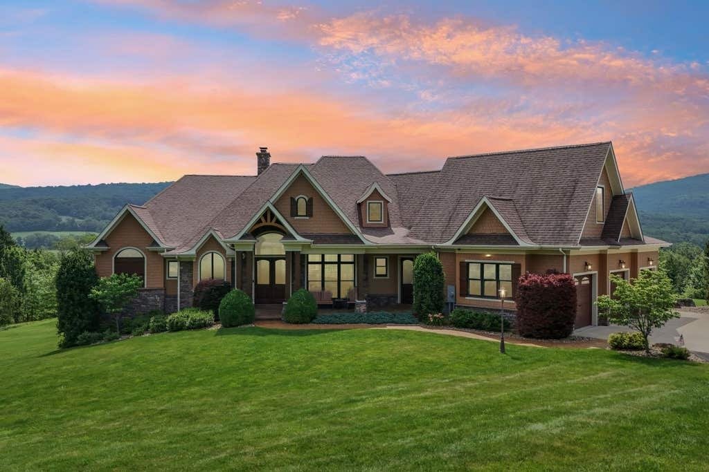 House in Latrobe, Pennsylvania, United States 1 - 18684546