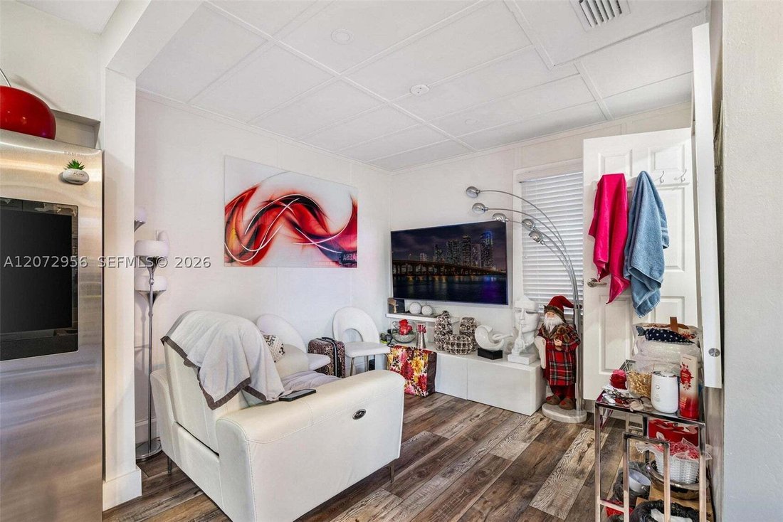 House in Miami, Florida, United States 5 - 18680342
