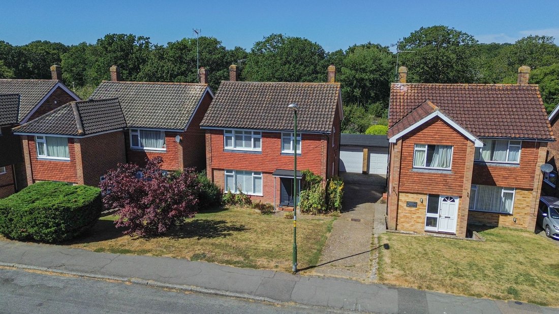 House in Haywards Heath, England 1 - 18681334