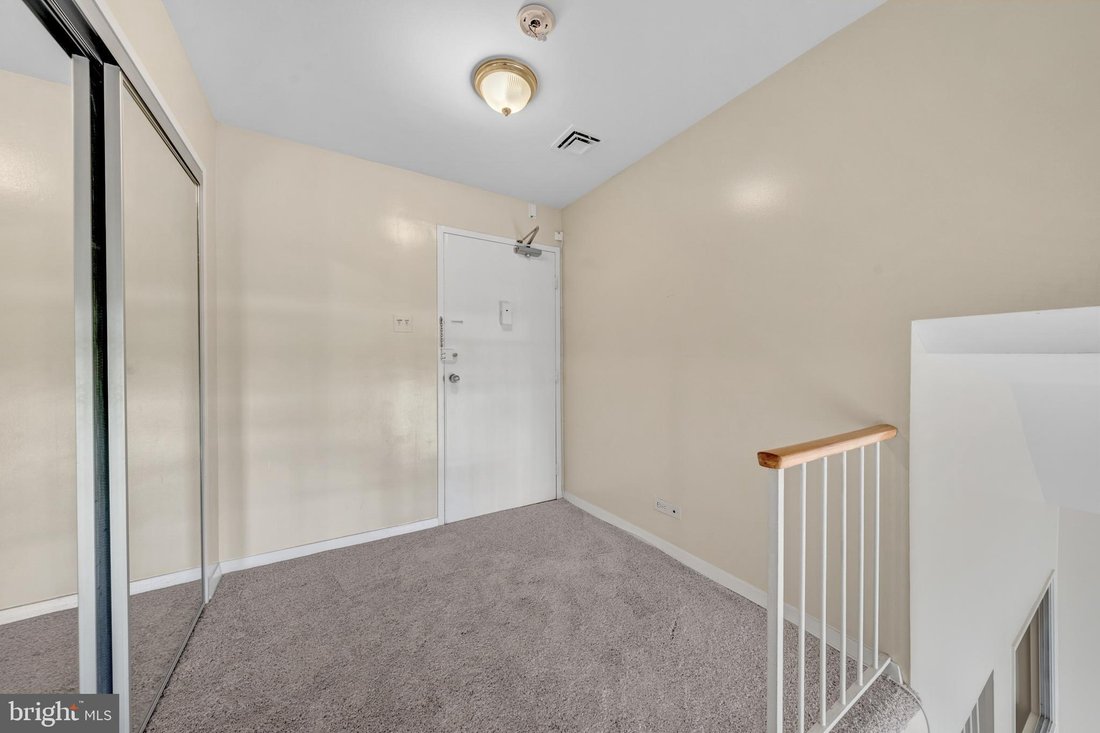 Condo in Arlington, Virginia, United States 5 - 18683177