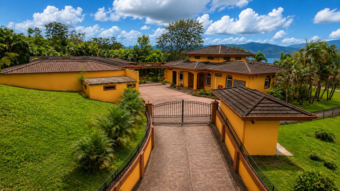 Villa in Nuevo Arenal, Guanacaste Province, Costa Rica 2 - 18680478