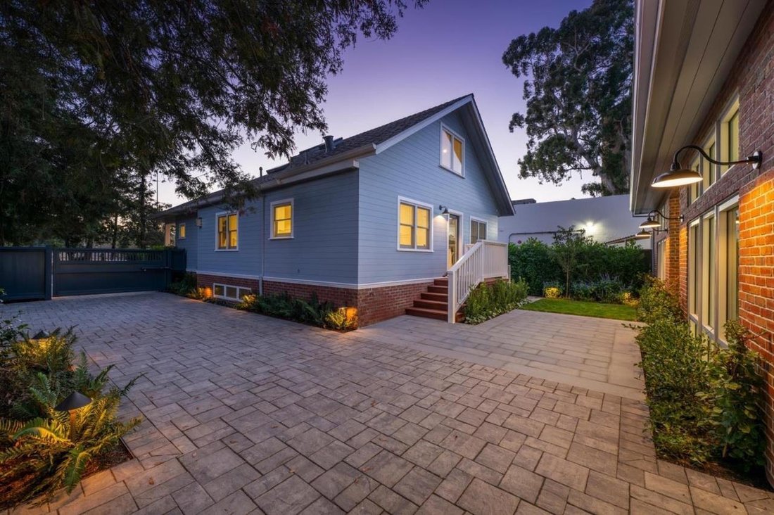 Palo Alto, California, United States 3 - 18682284