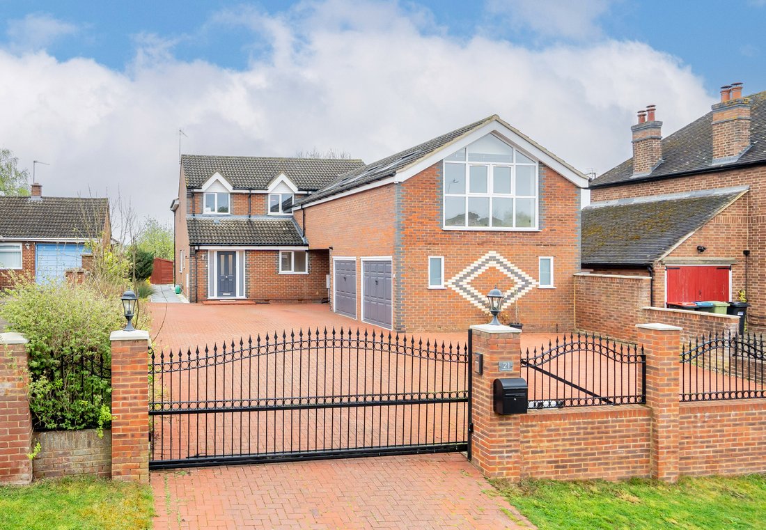 House in Goldings Hill, Loughton, England 1 - 18680381