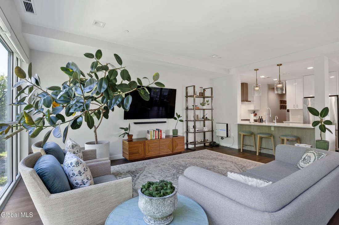 Condo in Saratoga Springs, New York, United States 5 - 18680395