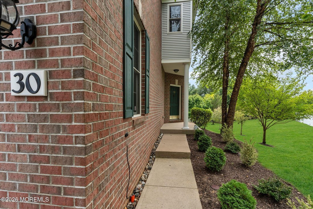 Condo in Manalapan Township, New Jersey, United States 2 - 18680171